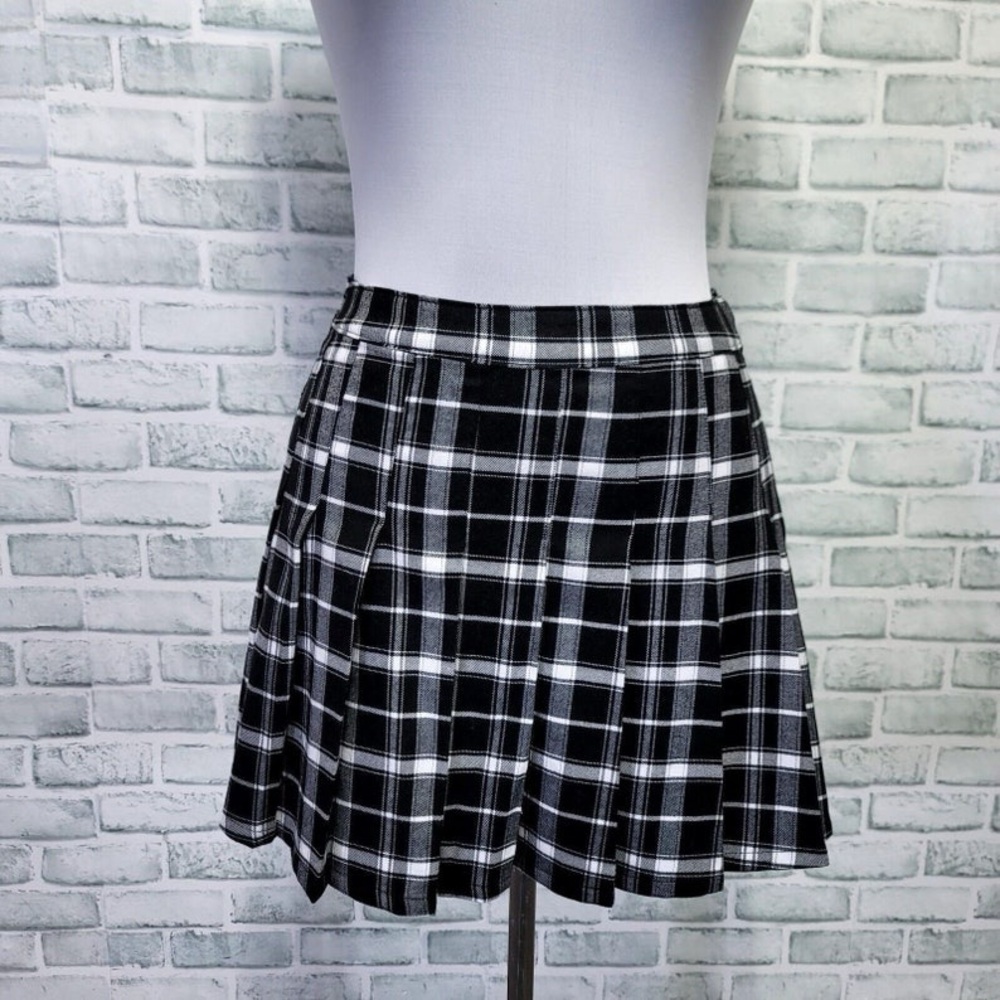 Hollister Black and White Plaid Mini Skirt